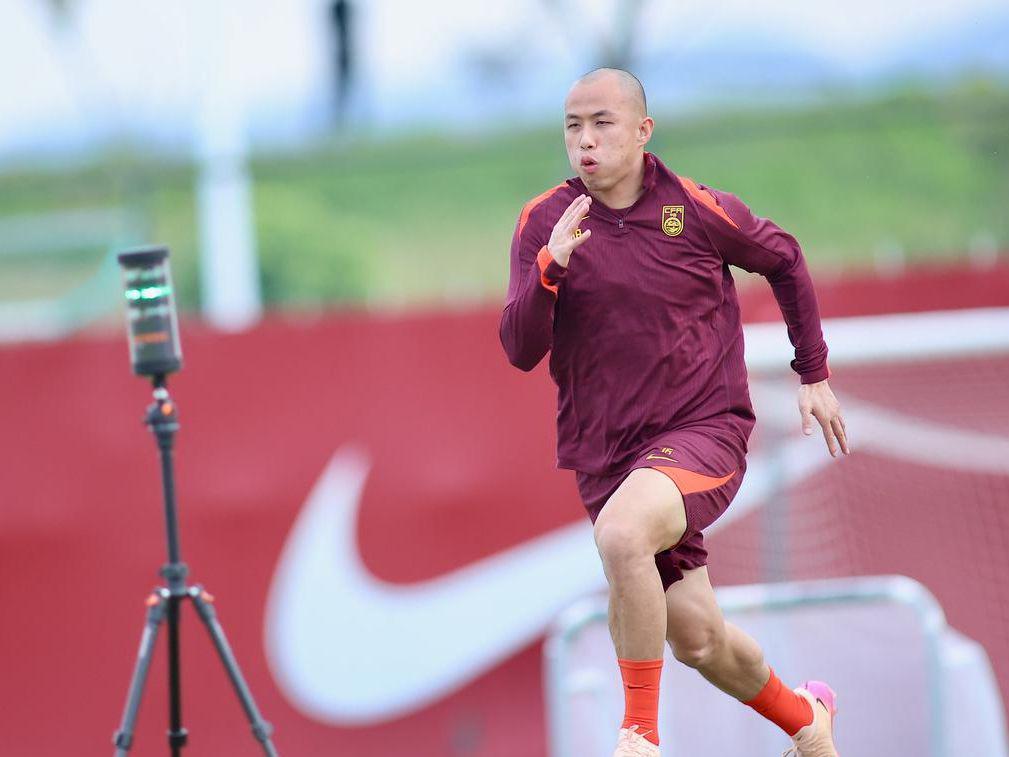 hth-马德鲁加和泽卡已经归队训练,泰山新外援中卫还在难产阶段呢?